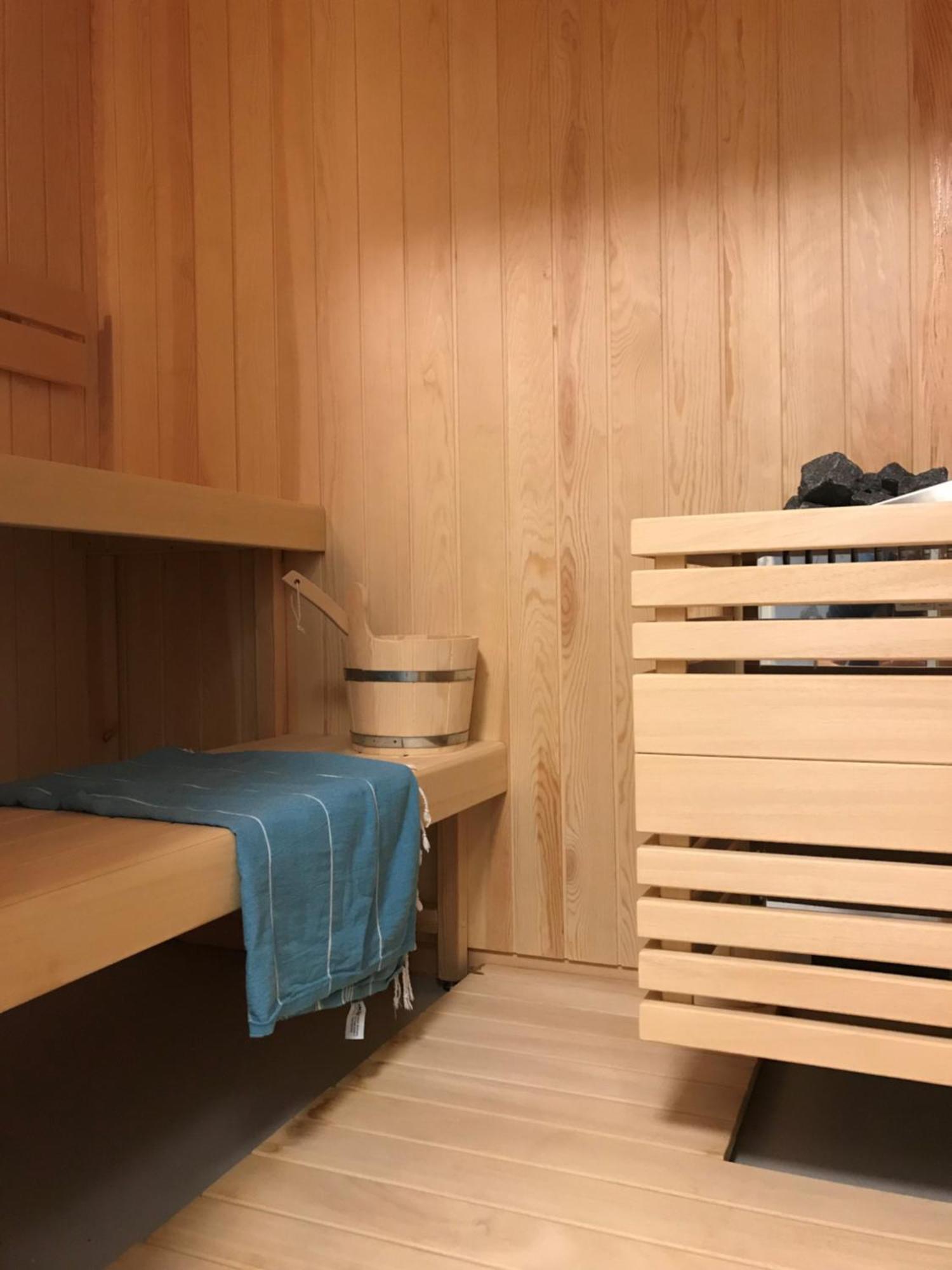 Lichtdurchflutete Ferienwohnung Mit Panorama-Sicht Und Schwimmbad/Sauna Muralto Exteriör bild